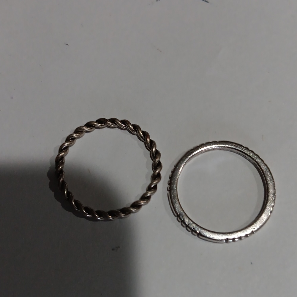 Four Faux Silver Rings - Picture 4 of 5